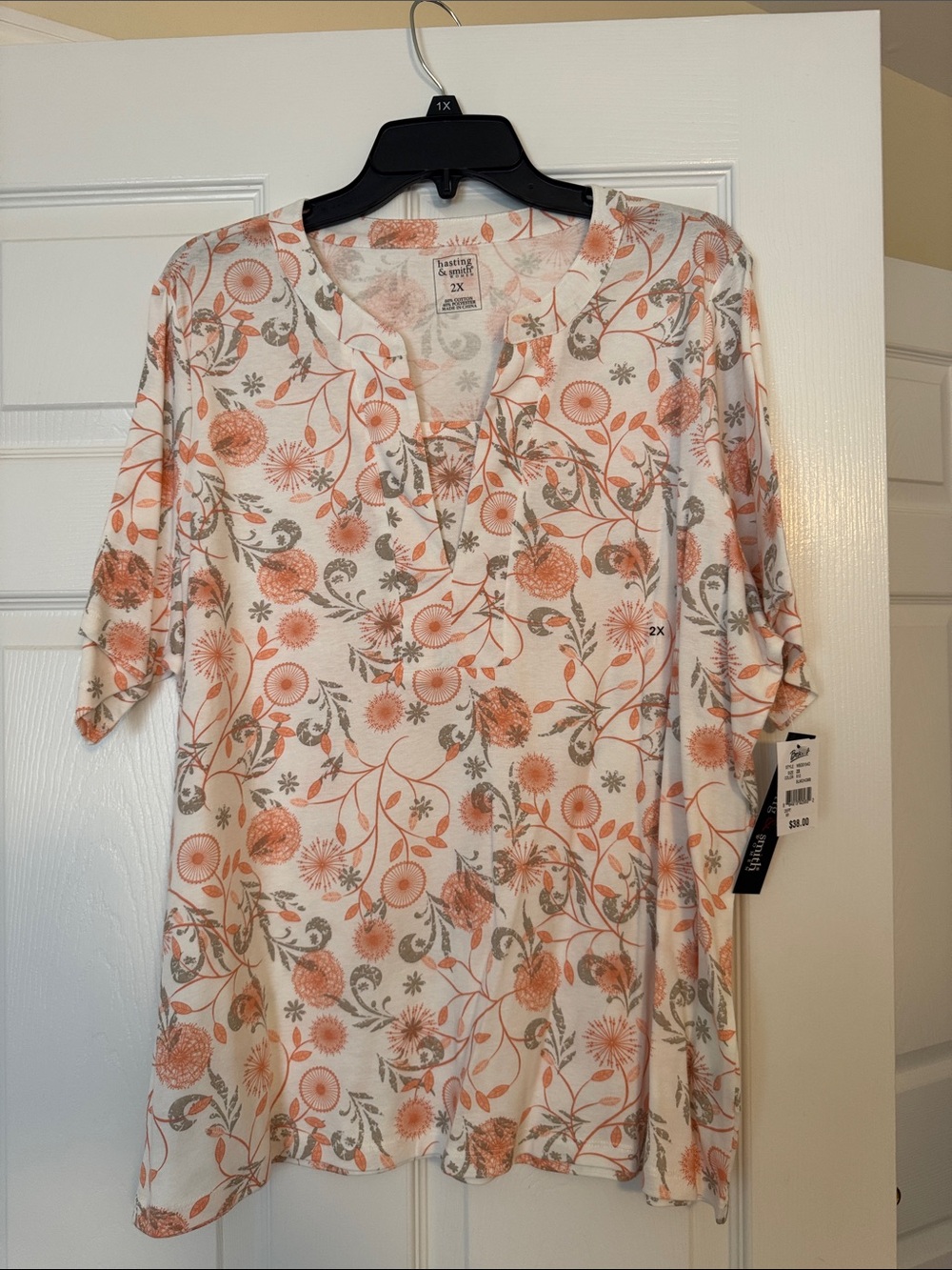 Floral V-Neck Tunic Top in Peach and Gray